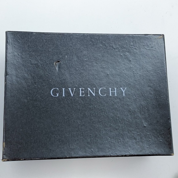 GIVENCHY Change Purse Wallet - Picture 6 of 7